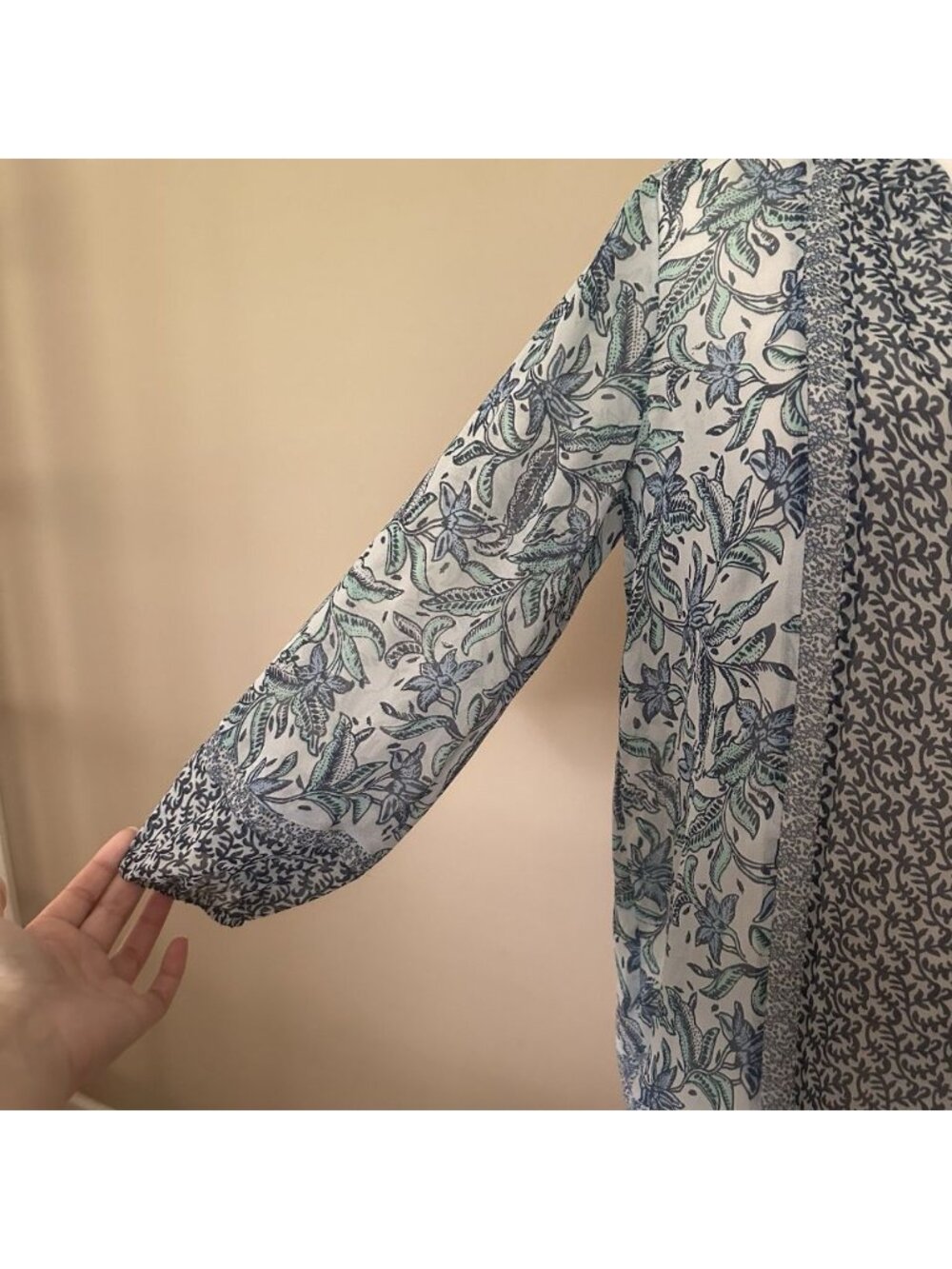 Joie XS 100% Silk Blue Floral Sheer Top 3/4 Sleeve Boho Luxury Cottage Summer - Picture 4 of 8
